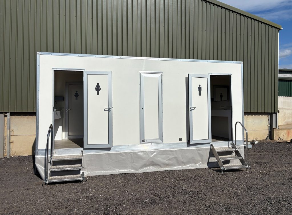 LUXURY TOILET TRAILER HIRE
